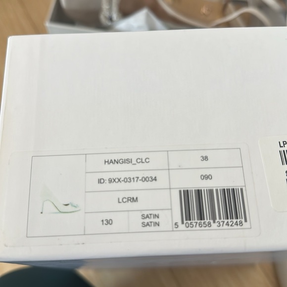 Manolo Blahnik Hangisi satin pumps 4” - Picture 6 of 8